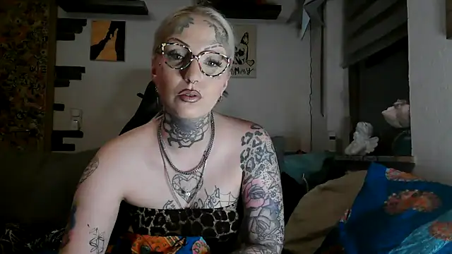RoxxyInk online show from May 26, 2026, 12:06 am