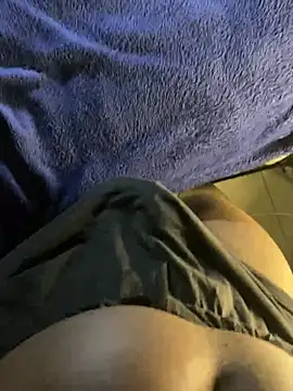 Snapshot of Curvy_conda chatting on March 17, 2025, 4:40 am Curvy conda online show from March 17, 2025, 4:40 am