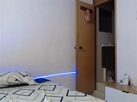 evolet01 online show from December 4, 2024, 12:52 am