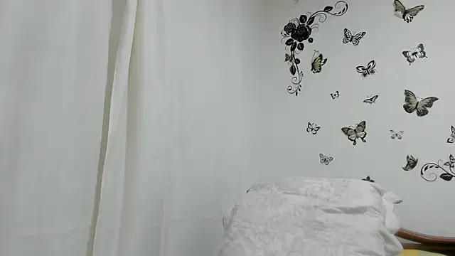 jennifersmit1 online show from March 19, 2025, 9:27 pm