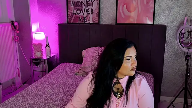 Snapshot of _MelinaCurves_ chatting on February 28, 2025, 8:28 pm MelinaCurves online show from February 28, 2025, 8:28 pm