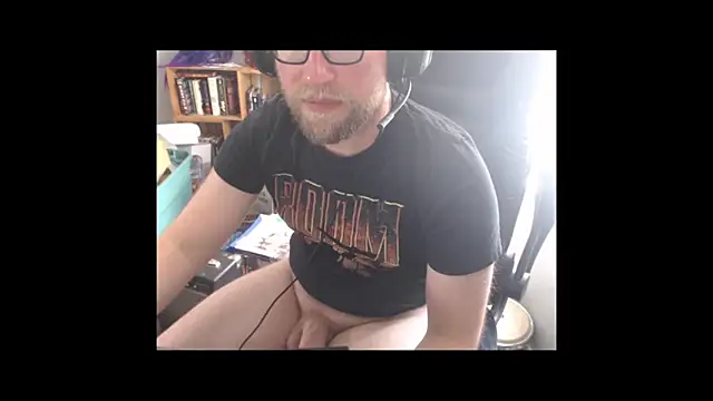 Snapshot of dragonhammer42 chatting on May 20, 2026, 7:42 pm dragonhammer42 online show from May 20, 2026, 7:42 pm