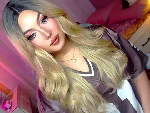 HOTnWILDalice online show from April 18, 2026, 2:37 am