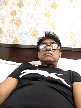 iamkahn 44 online show from April 8, 2026, 7:03 pm