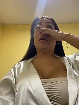 Snapshot of Afroditahott chatting on October 2, 2025, 4:47 pm Afroditahott online show from October 2, 2025, 4:47 pm