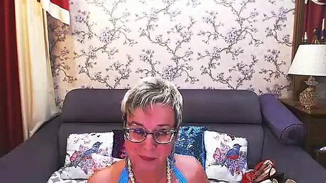 Snapshot of MilfyMommyXX chatting on January 25, 2025, 4:56 am MilfyMommyXX online show from January 25, 2025, 4:56 am