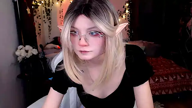 MissToree online show from December 23, 2024, 8:03 pm