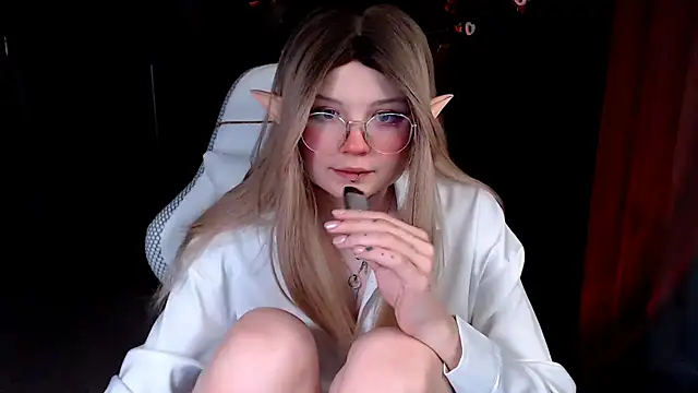 MissToree online show from March 22, 2025, 9:10 pm