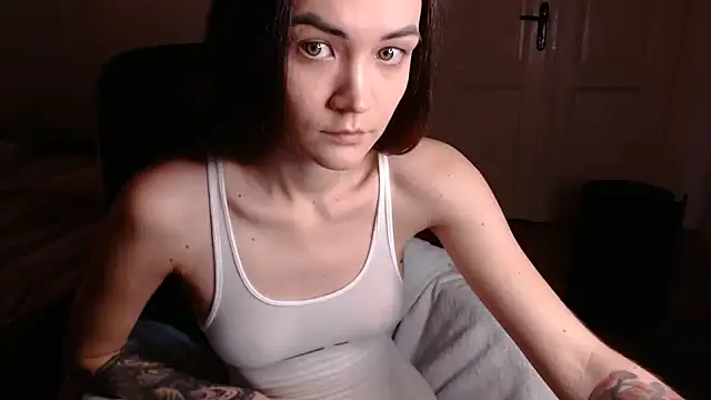 Snapshot of EvelynGG chatting on December 18, 2024, 4:20 am EvelynGG online show from December 18, 2024, 4:20 am