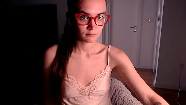 EvelynGG online show from May 10, 2026, 9:58 am