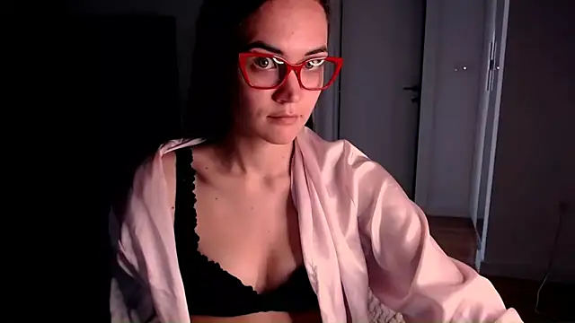 EvelynGG online show from May 20, 2026, 10:10 am