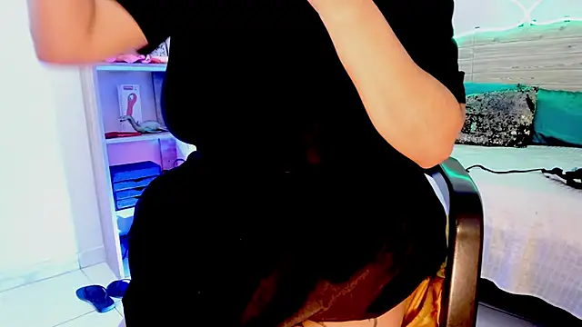 Snapshot of lilahSweet chatting on January 24, 2025, 11:37 am lilahSweet online show from January 24, 2025, 11:37 am