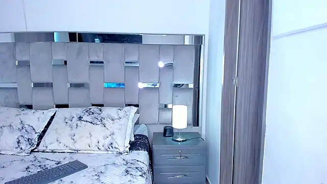 Cammiila online show from November 7, 2025, 8:53 pm