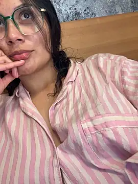 kinky milaxh online show from February 12, 2026, 3:01 am