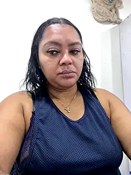 yanza2002 online show from October 28, 2025, 11:07 pm