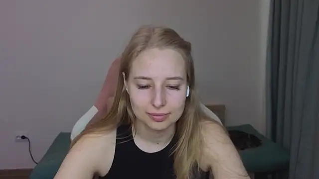 Snapshot of Jessy_Ginger chatting on May 17, 2026, 2:24 pm Jessy Ginger online show from May 17, 2026, 2:24 pm