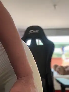 LINDA PATTY94 online show from February 19, 2025, 4:00 pm