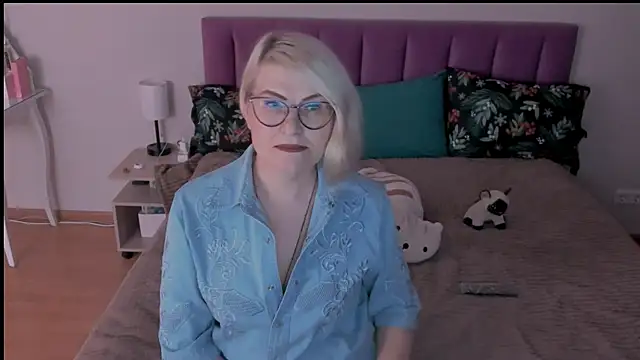 sabrinamacmarren online show from February 27, 2025, 4:21 pm