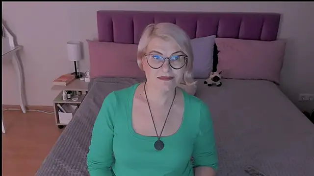 sabrinamacmarren online show from March 20, 2025, 5:25 pm