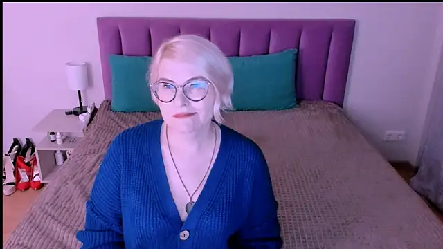 sabrinamacmarren online show from September 23, 2025, 5:27 pm