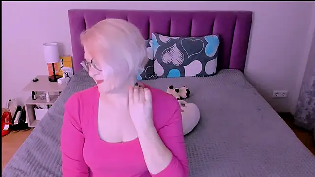 sabrinamacmarren online show from October 2, 2025, 4:58 pm