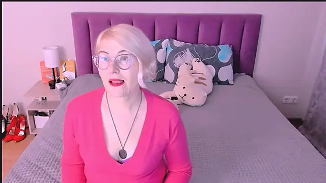 sabrinamacmarren online show from October 14, 2025, 2:07 pm