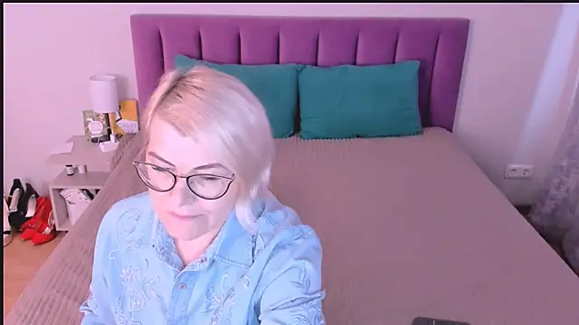 sabrinamacmarren online show from November 2, 2025, 1:13 pm