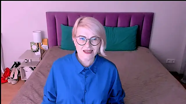 sabrinamacmarren online show from November 3, 2025, 3:24 pm