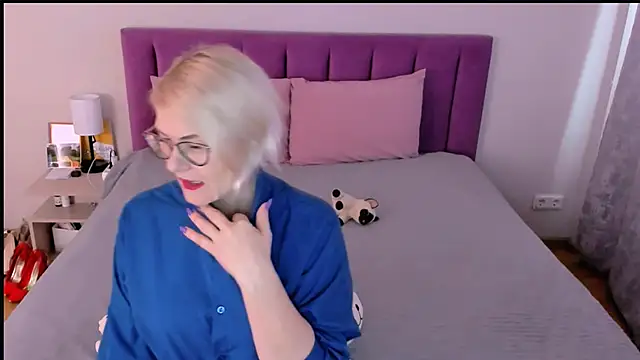 sabrinamacmarren online show from November 21, 2025, 9:52 am