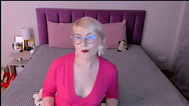 sabrinamacmarren online show from November 22, 2025, 2:16 pm