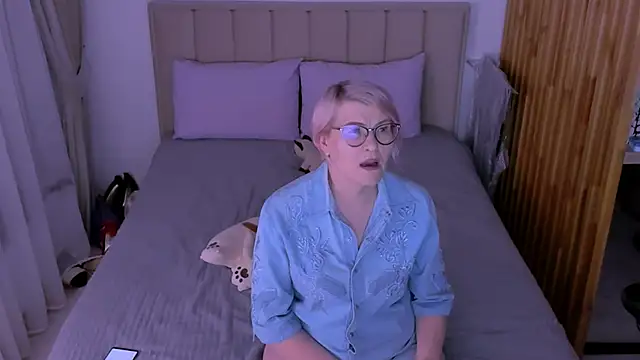 sabrinamacmarren online show from March 13, 2026, 6:36 pm