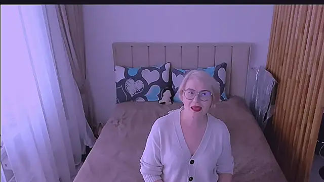 sabrinamacmarren online show from April 4, 2026, 1:41 pm