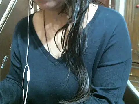 Snapshot of UrsMansi chatting on December 5, 2024, 7:38 am UrsMansi online show from December 5, 2024, 7:38 am