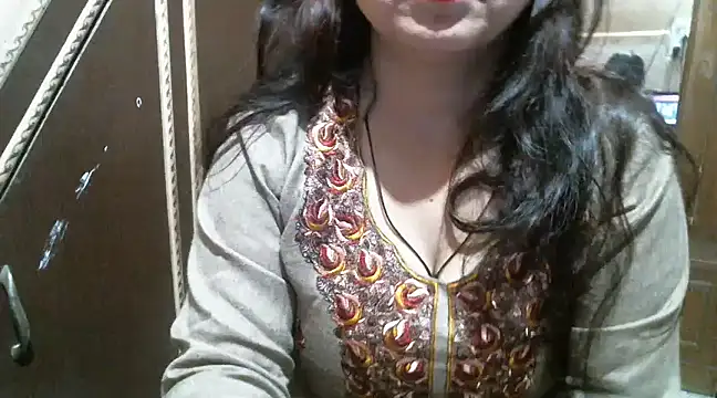 Snapshot of UrsMansi chatting on March 5, 2025, 11:49 pm UrsMansi online show from March 5, 2025, 11:49 pm