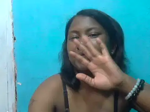 cutybigass online show from November 28, 2025, 7:44 am