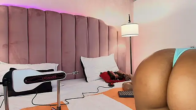 Snapshot of HallyBans chatting on February 11, 2025, 7:38 pm HallyBans online show from February 11, 2025, 7:38 pm