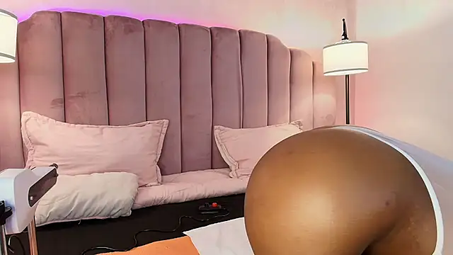 Snapshot of HallyBans chatting on February 12, 2025, 7:13 pm HallyBans online show from February 12, 2025, 7:13 pm