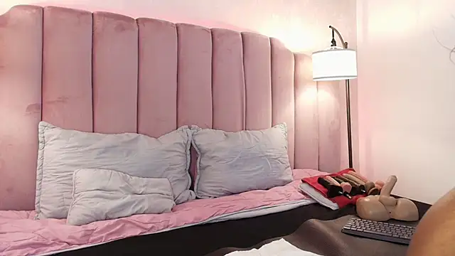 Snapshot of HallyBans chatting on March 2, 2025, 12:01 pm HallyBans online show from March 2, 2025, 12:01 pm