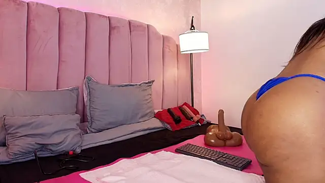 Snapshot of HallyBans chatting on October 6, 2025, 7:00 pm HallyBans online show from October 6, 2025, 7:00 pm