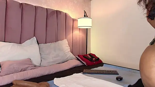 Snapshot of HallyBans chatting on February 7, 2026, 1:48 pm HallyBans online show from February 7, 2026, 1:48 pm