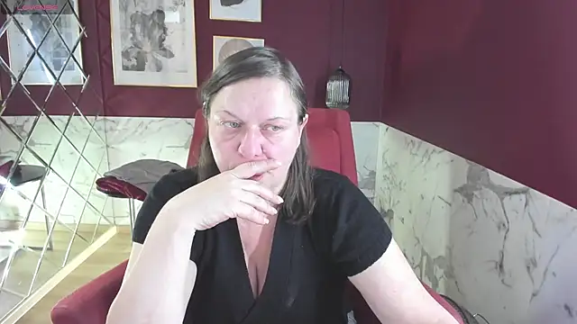 Snapshot of KellyPerfection chatting on October 8, 2025, 5:27 am KellyPerfection online show from October 8, 2025, 5:27 am
