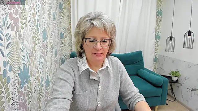 EvelynJoyful online show from February 3, 2025, 5:18 am