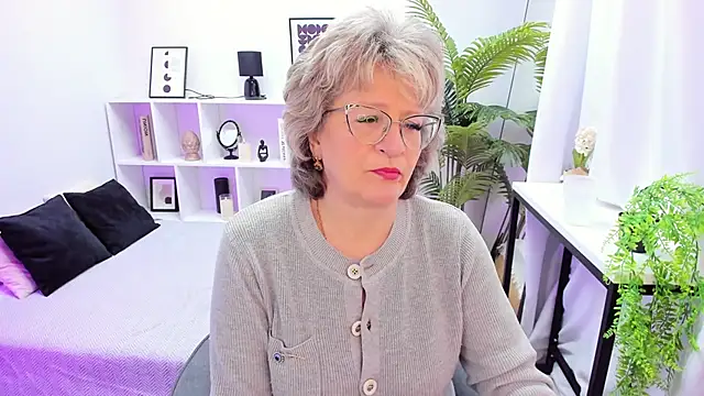 EvelynJoyful online show from November 24, 2025, 5:07 am