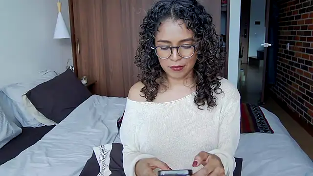 illaroom online show from December 2, 2024, 10:01 pm