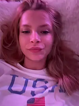 Snapshot of AnastasiaAniess chatting on April 19, 2026, 7:05 pm AnastasiaAniess online show from April 19, 2026, 7:05 pm