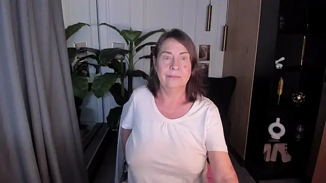 LindaPassionate online show from July 24, 2026, 5:22 pm