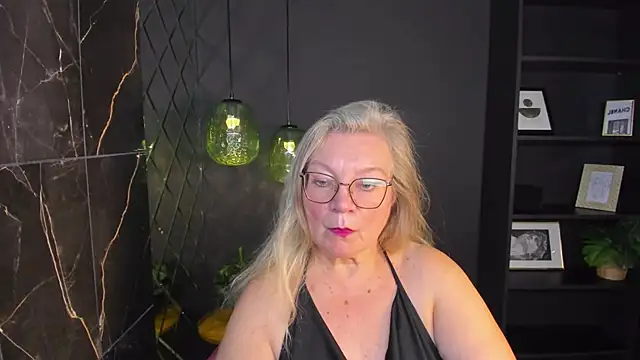 NataliMellow online show from October 17, 2025, 1:14 pm