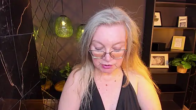 NataliMellow online show from April 18, 2026, 7:07 pm