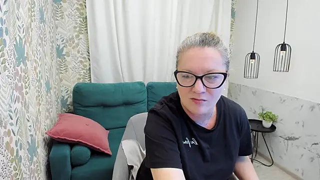 Snapshot of LeaPure chatting on June 21, 2026, 5:10 am LeaPure online show from June 21, 2026, 5:10 am