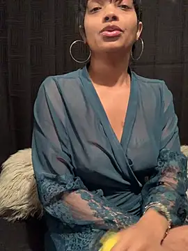 Rakiyahcharms online show from January 12, 2025, 3:14 pm